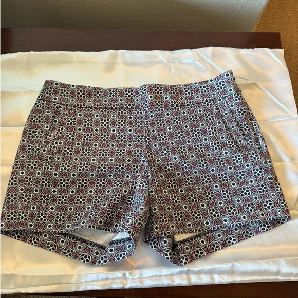J. Crew Pants - J. Crew Factory Chino Shorts Size 8- navy and pink print